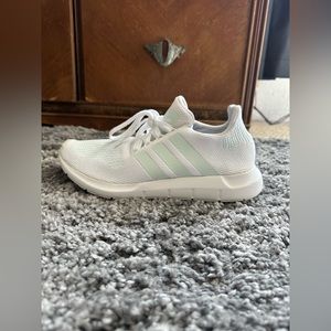 Adidas Swift Run Shoes White Women's size 8.5